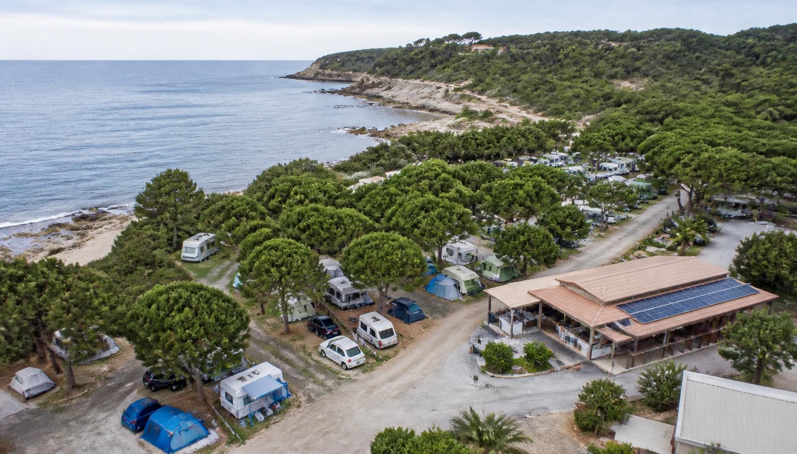 ¿Tienes un camping en Galicia? Descubre cómo la energía solar puede ayudarte a reducir costes